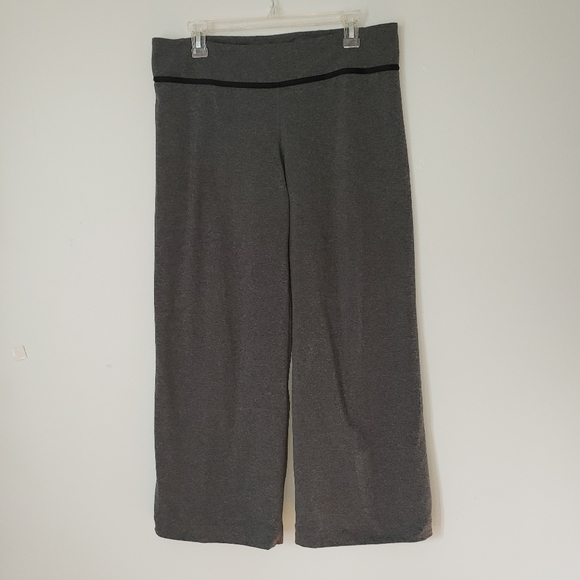 LULULEMON grey wide leg crops size 12
